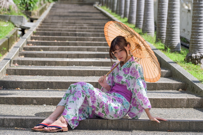 Japanese umbrella, hair knot, long hair, column, hair pins, women with umbrella, sitting, Japanese kimono, Asian, women, 1080P, model, barefoot sandal
