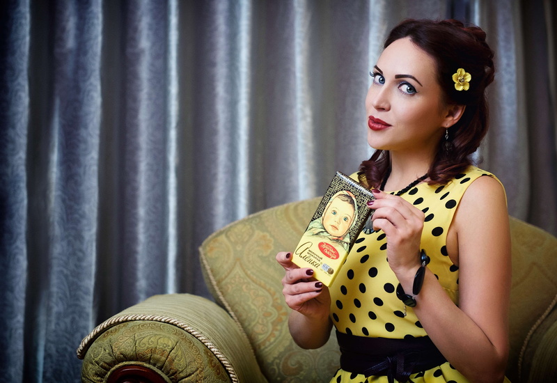 elegance, armchair, glamour, adult, beautiful people, dress, young adult, lady, pin up girl, eyes, beautiful woman, photoshoot, 4K, curtain, fashion, view