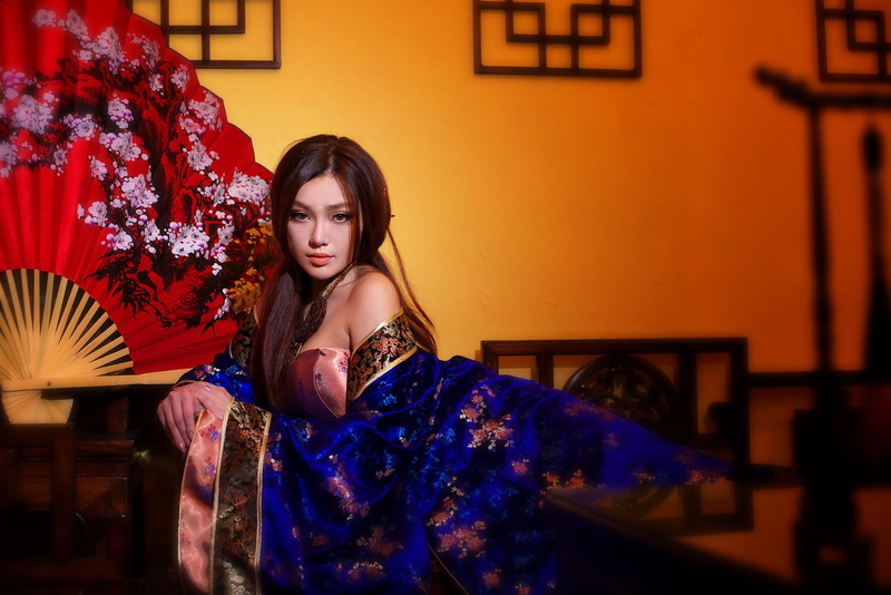 hairstyle, looking, kimono, dress, indoors, young adult, contemplation, real people, Asian, lifestyles, hair, one person, beautiful woman, clothing, beauty