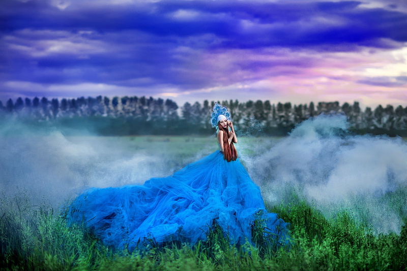 blue, lilac, style, grass, hands, hem, couples, mood, walk, beauty, nature, fabulously, photographer, fantasy, smoke, greens, girl, fog, Princess, Maria Lipina