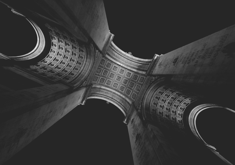 travel, landmark, symbol, day, facade, sky, photo, exterior, low angle view, architecture, triumphal, grayscale, arch, building, neo-classical, sightseeing