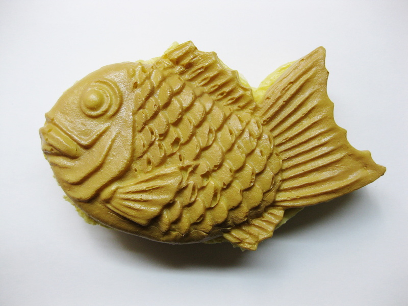 no people, white background, creativity, shape, freshness, high angle view, back, yellow, Japanese, studio shot, ornament, close-up, Taiyaki, 2K, art and craft