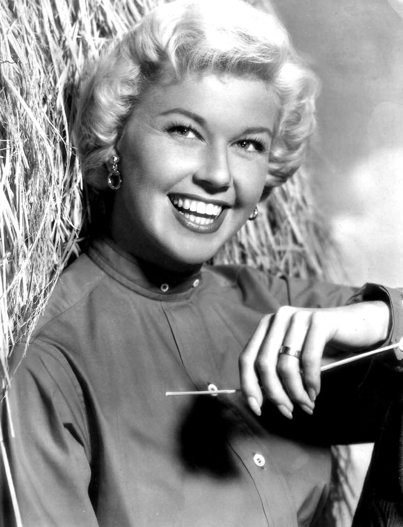 black and white, toothy smile, young women, hairstyle, one woman only, pictures, only women, beautiful people, looking at camera, portrait, cinema, hollywood
