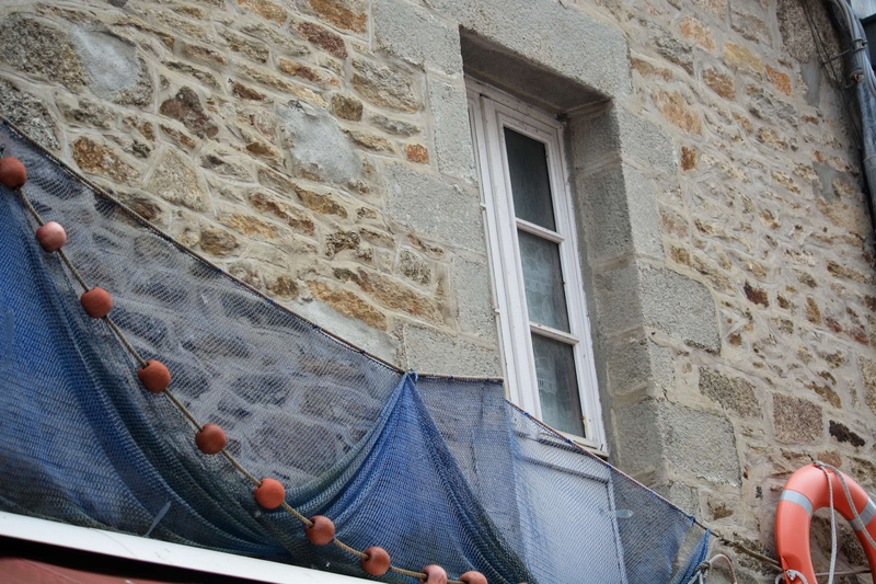 decoration, real people, one person, nature, fenetres, day, bleu, transparent, village, built structure, building exterior, rue, filets, 4K, low angle view