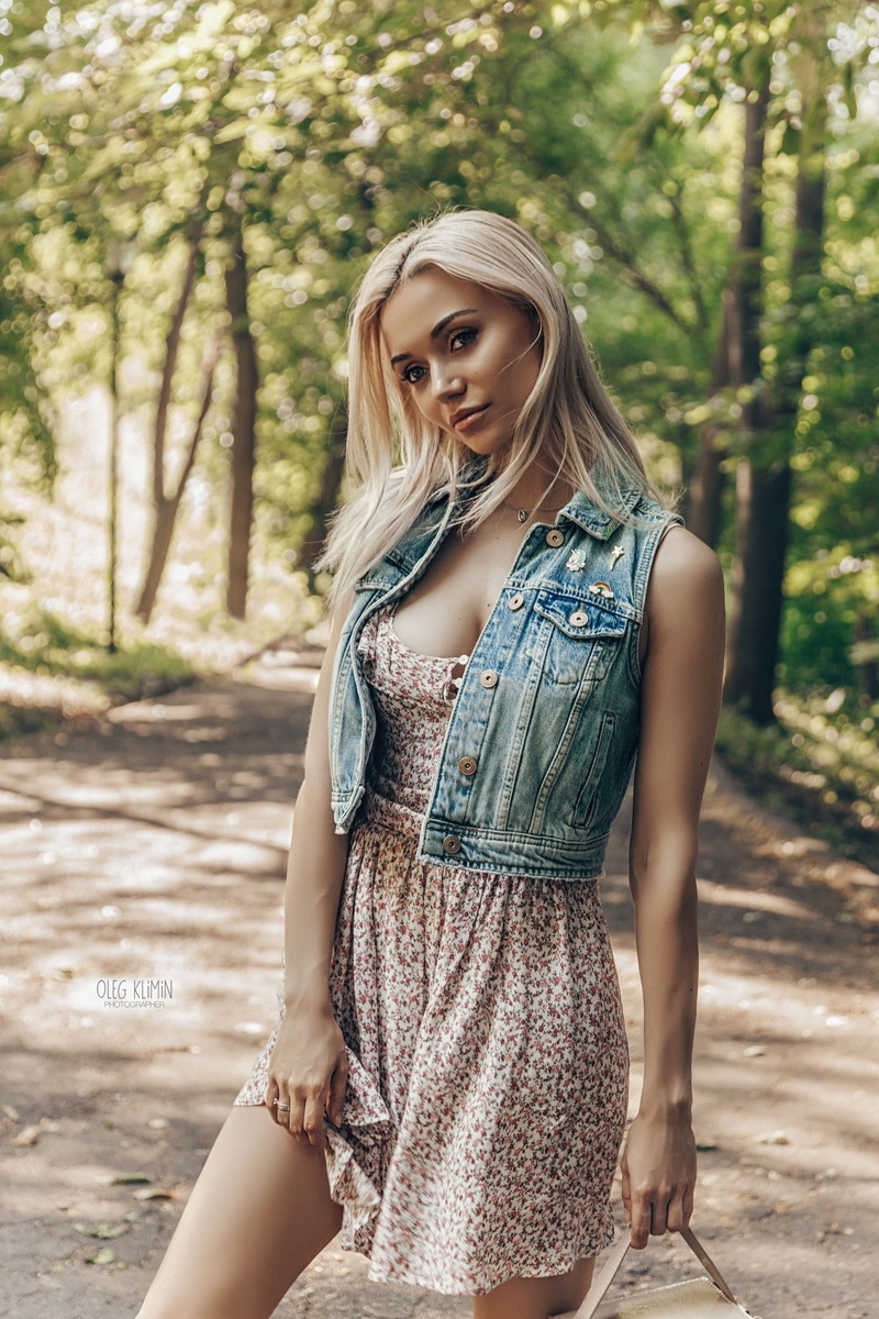holding clothes, Oleg Klimin, blonde, denim jacket, Ekaterina Nagovitsyna, 1080P, outdoors, women, straight hair, dress