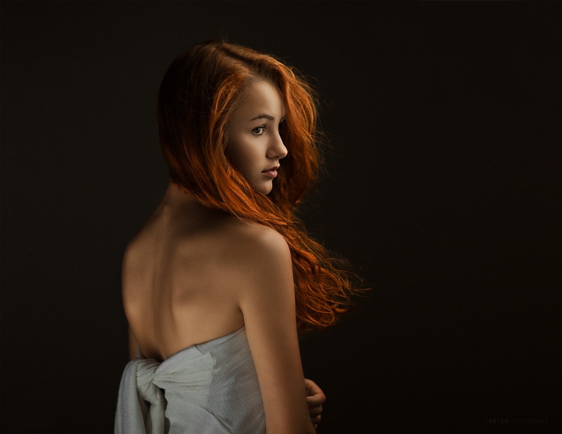one person, dark, model, black background, adult, looking, long hair, 1080P, bare shoulders, young women, beauty, looking over shoulder, back, rear view