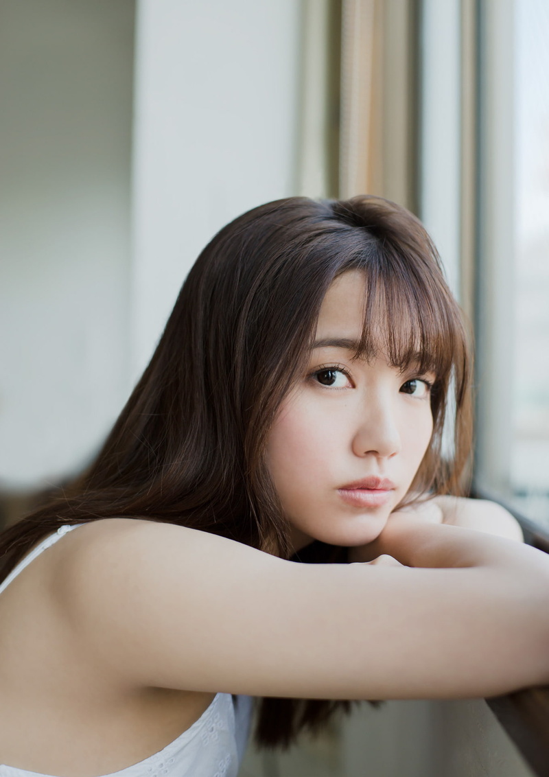 beautiful woman, contemplation, one person, 1080P, frustration, disappointment, model, adult, hair, focus on foreground, Asian, headshot, child, indoors