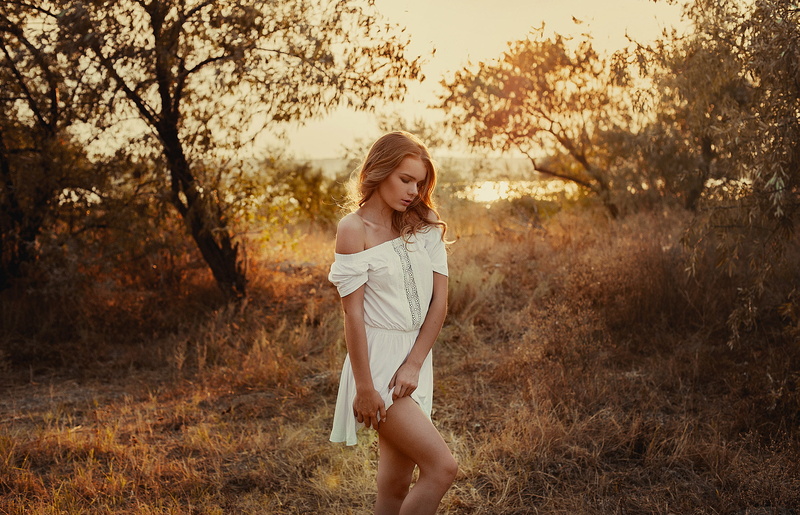 legs, lifestyles, dress, long hair, three quarter length, plant, women outdoors, standing, grass, leisure activity, young adult, hair, young women, women