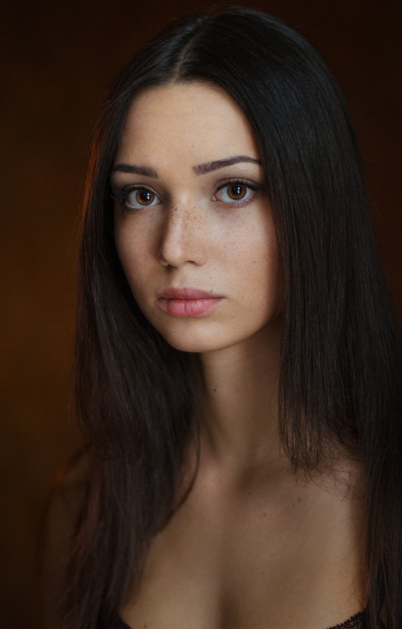 long hair, dark hair, simple background, 1080P, straight hair, freckles, Maxim Maximov, makeup, brown eyes, Mariya Volokh, eyeliner, women