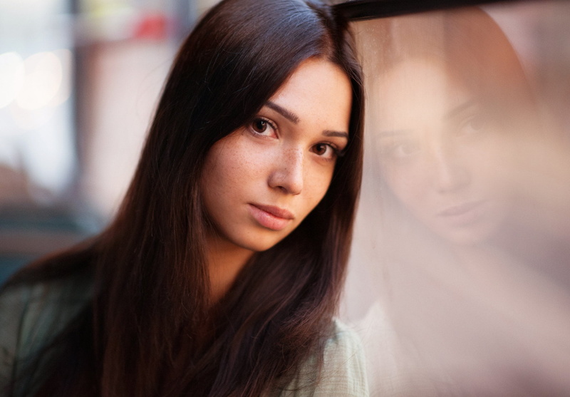 reflection, Maxim Maximov, portrait, Mariya Volokh, long hair, brown eyes, 1080P, women, freckles, looking at viewer, brunette
