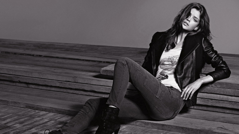 painted nails, leather jackets, hair in face, 1080P, jeans, women, model, sitting, monochrome, julia saner
