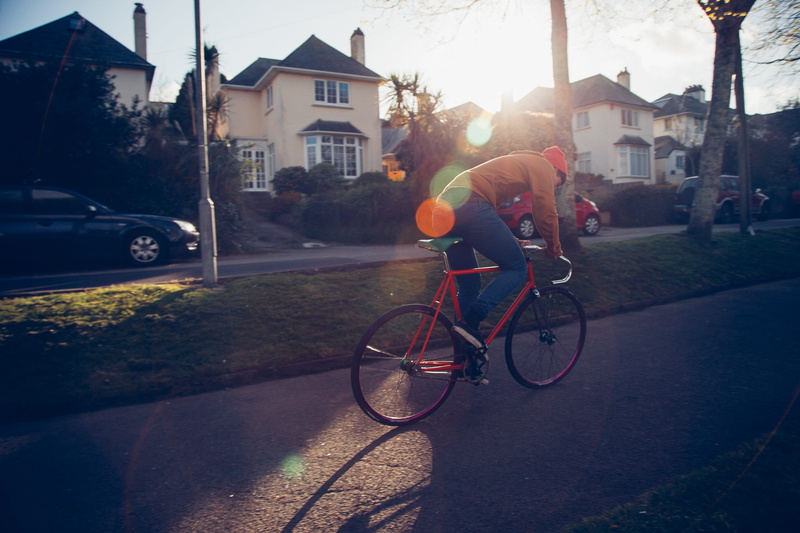 Fixed gear bike, sky, lifestyle, transportation, fixed, building exterior, land vehicle, full length, activity, real people, nature, outdoors, built structure