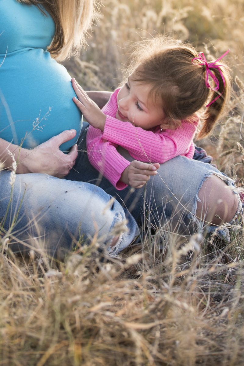 two people, expecting, motherhood, lifestyles, 2K, photo, nature, pregnant, touching, abdomen, sitting, child, womb, women, togetherness, hairstyle, woman