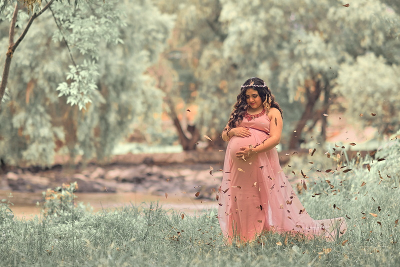 plant, clothing, adult, beautiful, one Person, fashion, outdoors, pregnancy, pregnant, land, tree, green, standing, one woman only, tummy, elegance, beauty In Nature
