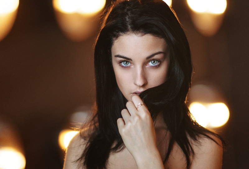 Alla Berger, holding hair, women, bokeh, portrait, Maxim Romanov, gray eyes, face, brunette, model, 1080P, looking at viewer, depth of field, bare shoulders