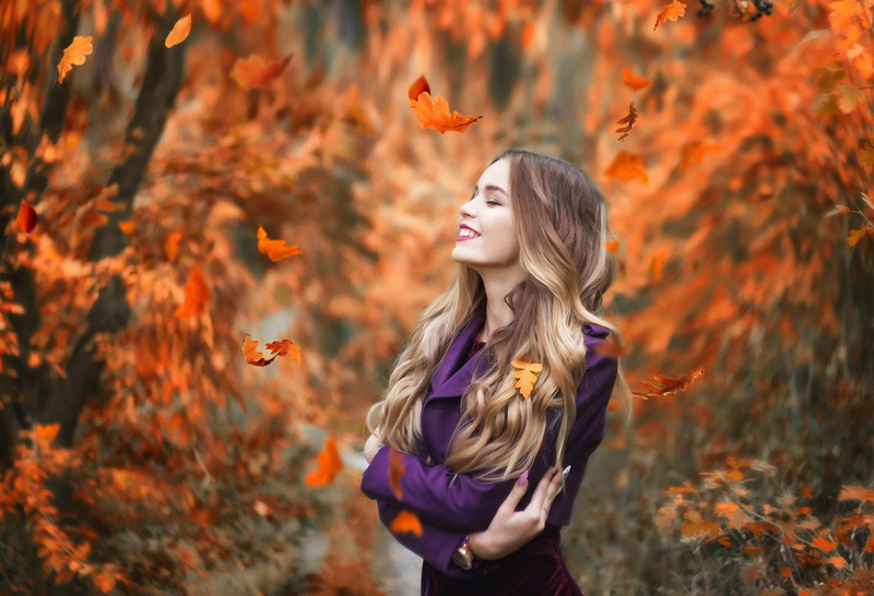 glamour, purple clothing, blonde, women outdoors, glamour women, nature, red lipstick, long hair, leaves, fall, closed eyes, arms crossed, open mouth, Ombre Hair