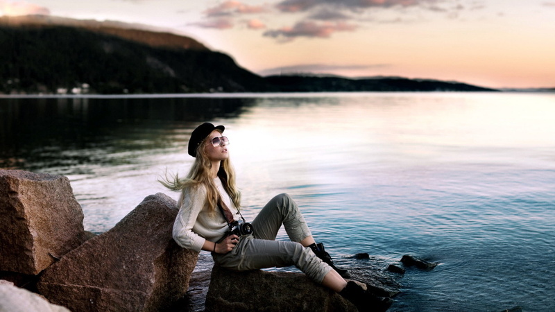 rock, one Person, girl, tranquil Scene, shirt, girls, brown Hair, beach, hairstyle, water, solitude, lifestyles, autumn, camera, happiness, s, loneliness