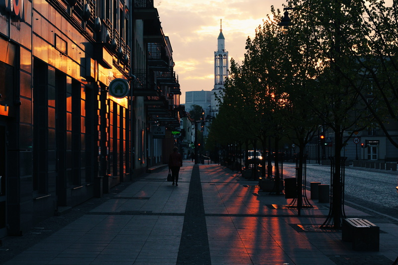 dusk, light, golden, city, golden hour, built structure, hour, travel, evening, 5K, building exterior, urban, downtown, buildings, sunset, footpath, square