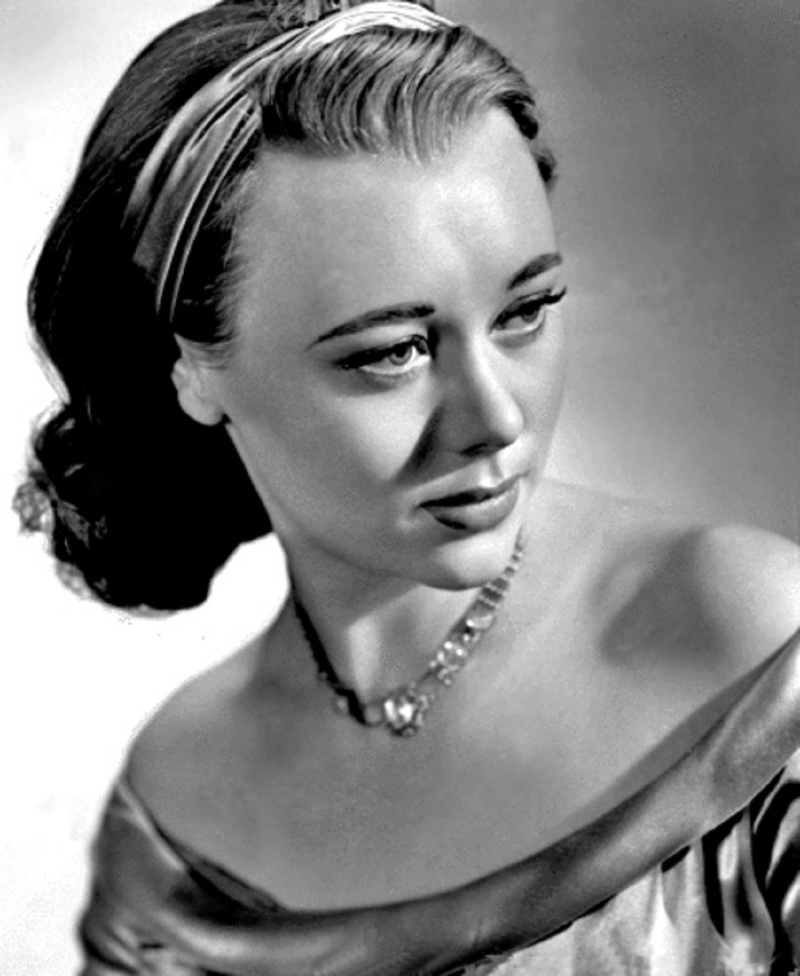 hairstyle, pianist, young women, young adult, portrait, glynis johns, beautiful people, performer, singer, vintage, movies, british, motion pictures, entertainment