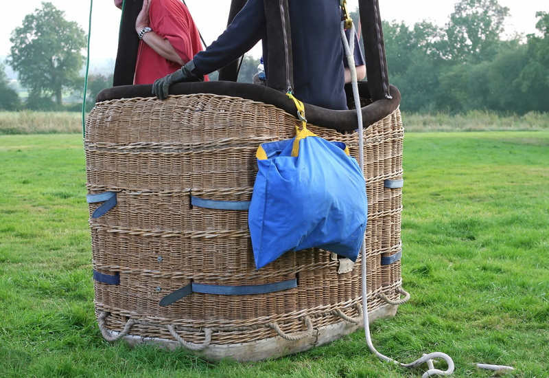 day, sky, warm air, weight, sail, safe, lift, drift, land, air, aviation, nature, basket, flight, field, one person, hot, fall, wicker, harness, 2K, ascend