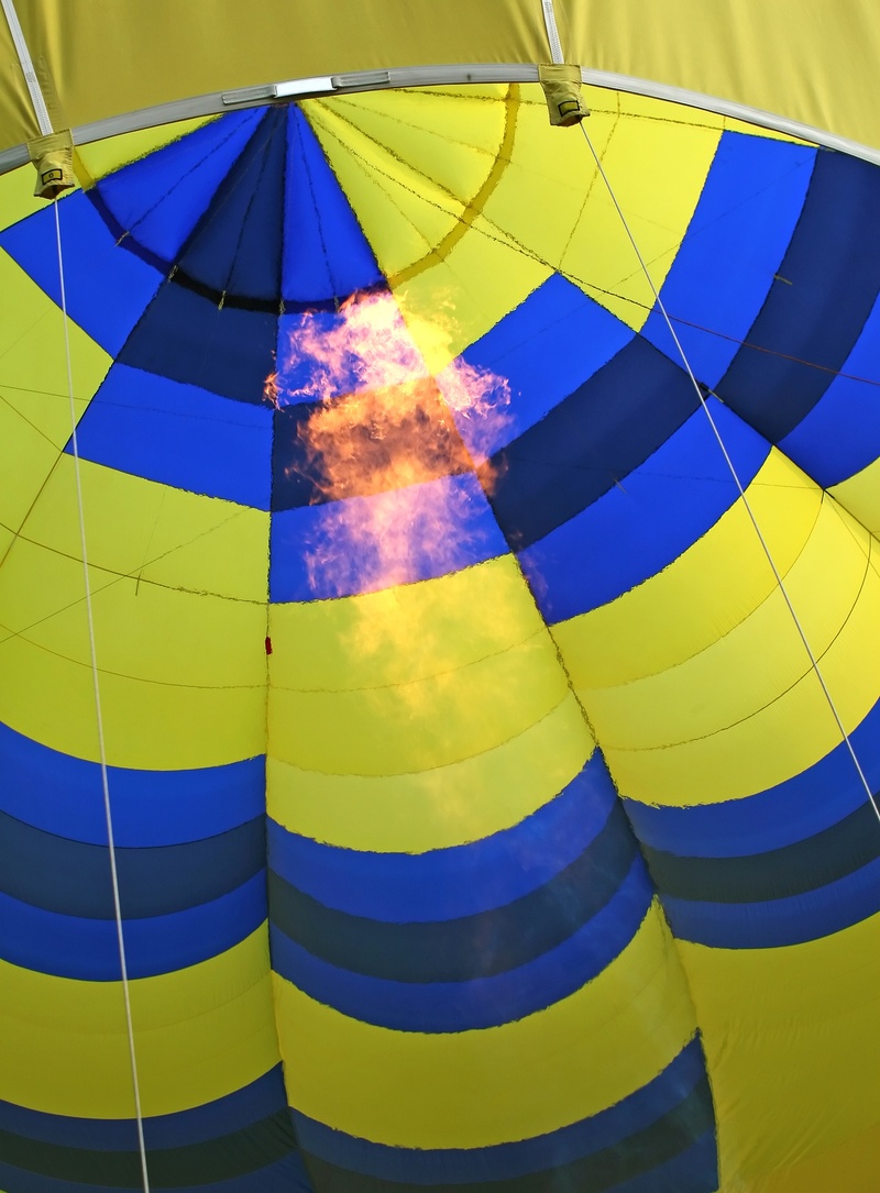 float, aerospace, 2K, transportation, pilot, hot, aircraft, wind, flying, sky, gas, ballooning, success, transport, retro, harness, nature, rigging, aviation