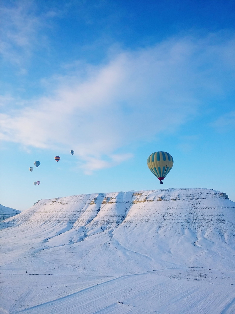 sky, Hot Air Balloon, travel, scenics - nature, Snow, nature, non-urban scene, ballooning festival, parachute, blue, mid-air, hot air balloon tour, air