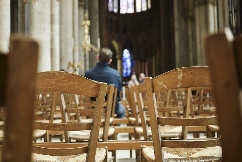 focus on foreground, incidental people, church, chairs, 2K, sitting, place of worship, travel, wood, seats, praying, stained glass, chair, people, barcelona
