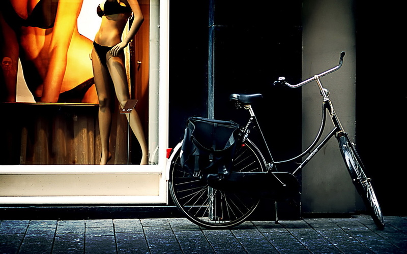  no people, door, photography, framed, window, bike, though, city, land vehicle, black, 1080P, parking, transportation, built structure, step
