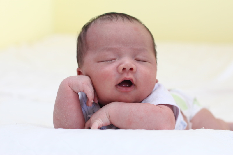 textile, headshot, innocence, yawning, facial expression, sadness, childhood, cute, teardrop, mouth open, frustration, shouting, mouth, emotion, baby, leaning