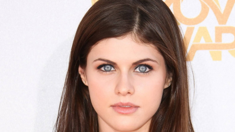 emotion, uncertainty, contemplation, teenager, human body part, young adult, adult, human hair, hair, women, displeased, frustration, alexandra daddario