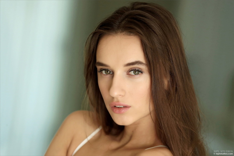 long Hair, model, bokeh, cute, cheerful, confidence, indoors, one Person, headshot, Gloria Sol, women, human Hair, posing, body part, beautiful, 1080P