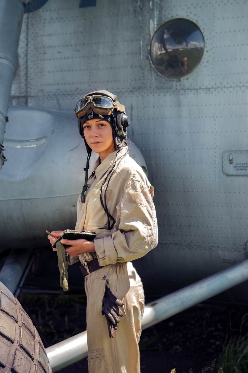 only women, person, uniform, armed Forces, navigator, sleeved, lifestyles, one Person, military, long, day, war, pilot, one woman only, people, portrait