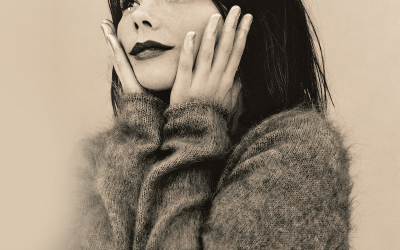one person, beauty, leisure activity, indoors, real people, headshot, front view, young adult, celebrity, hairstyle, women, bjork, 4K, artist, winter