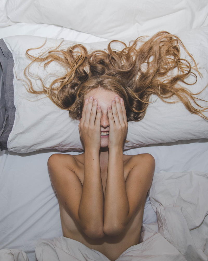 woman, relaxation, covering, Hair, hands covering eyes, photo, real people, young adult, domestic room, Home, Good Morning, lifestyles, one person, lying down