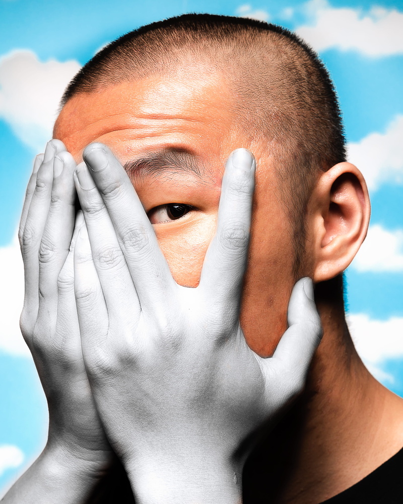 human face, jaw, leisure activity, human, men, human hand, photo, headshot, frown, peel, photography, day, outdoors, one person, contact lens, human body part