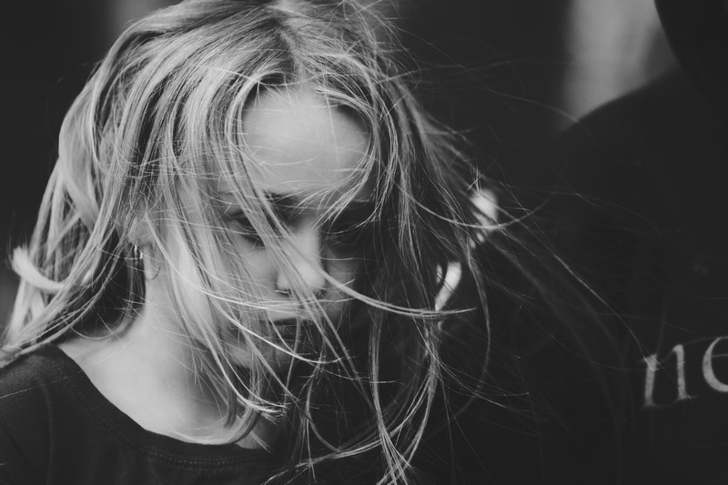 2K, contemplation, hair, obscured face, adult, young, teens, portrait, lifestyles, females, daughter, front view, young women, leisure activity, beautiful woman