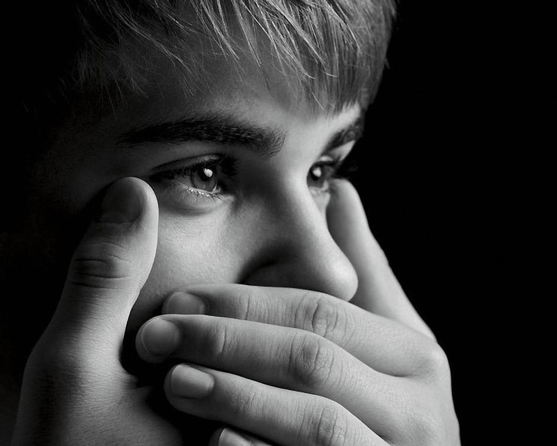 face, justin, eyes, black, bieber, white, hands, 720P, black and white, justin bieber