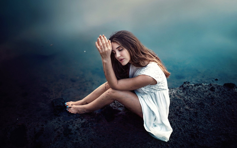 emotion, hand, dress, women, hairstyle, full length, nature, depression - sadness, beautiful woman, fashion, pic girl 1920x1200, sadness, 1080P, barefoot
