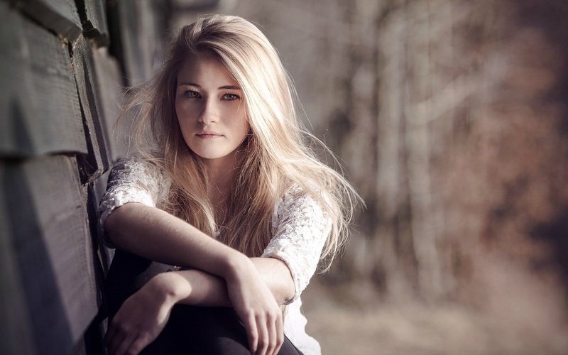 human hair, teenager, young women, hairstyle, solitude, beautiful woman, depression - sadness, sadness, blond hair, contemplation, 1080P, emotion, hair