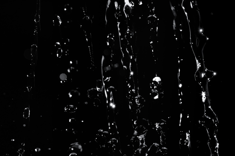rain, backgrounds, close, photo, liquid, spray, abstract, illuminated, crystal clear, splash, drops, drop, h2o, 4K, black background, drink, indoors, liquidity