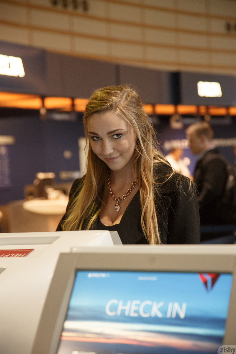 airport, women, model, black coat, zishy, Kendra Sunderland, Black clothes, 720P, black clothing