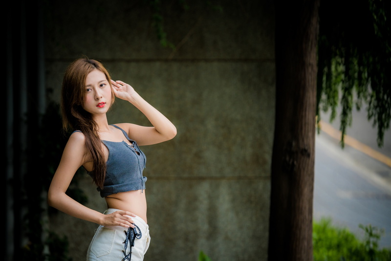 women, 4K, Asian, looking at viewer, model, side view, brunette, red lipstick, women outdoors, crop top