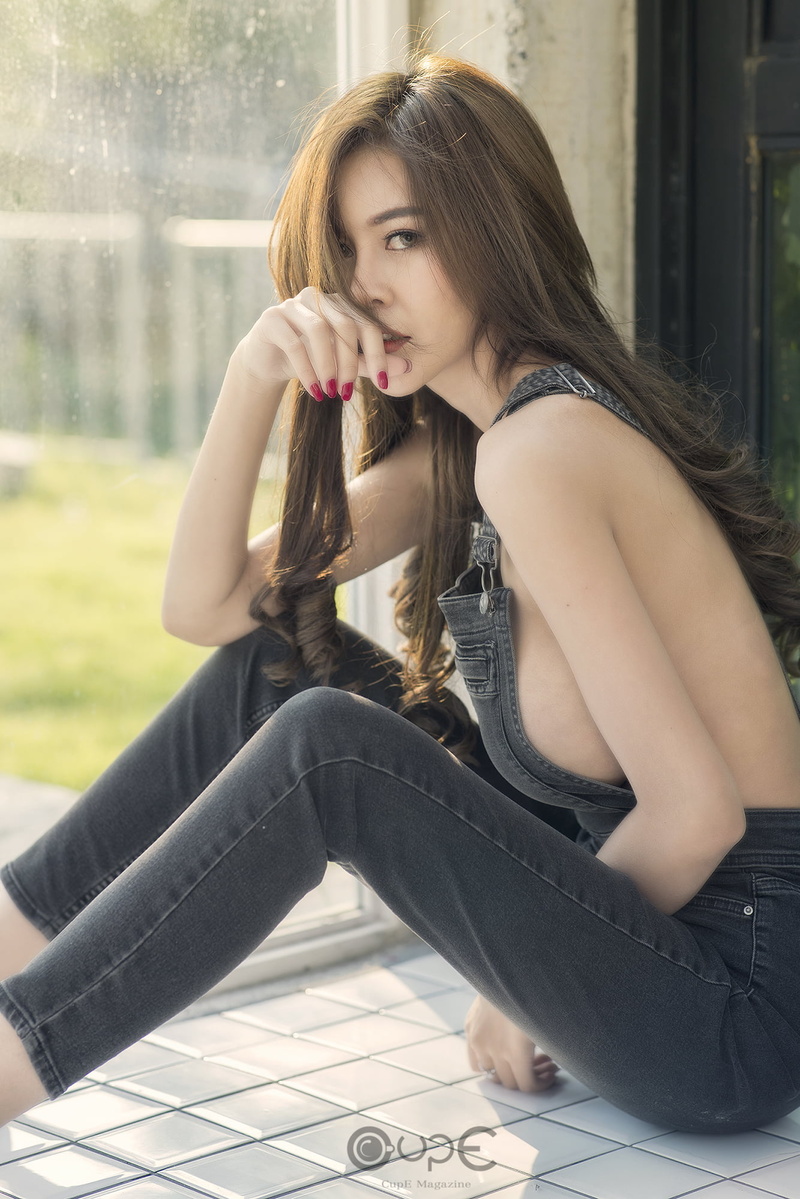 1080P, brunette, Cup-E, looking at viewer, no bra, sideboob, model, women, jeans
