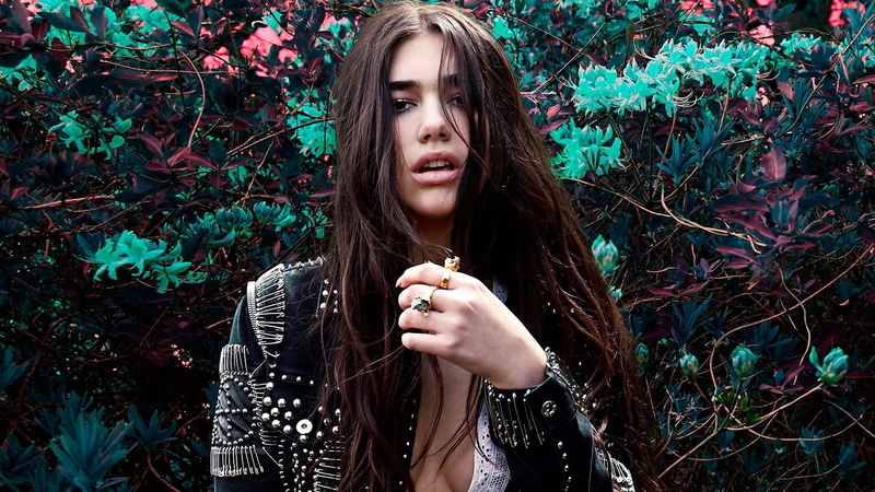 standing, hairstyle, contemplation, young adult, beautiful woman, women, plant, long hair, young women, looking, one person, portrait, leisure activity