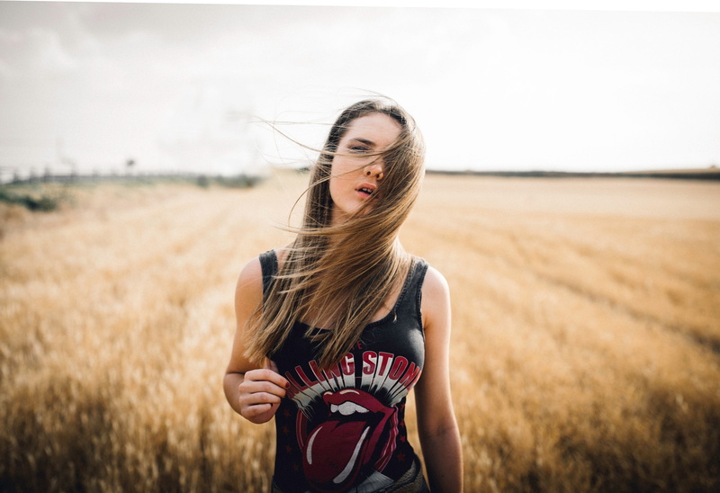 depth of field, field, long hair, face, hair in face, The Rolling Stones, 1080P, women outdoors, women, T-shirt, photography, frontal view, portrait, Rolling