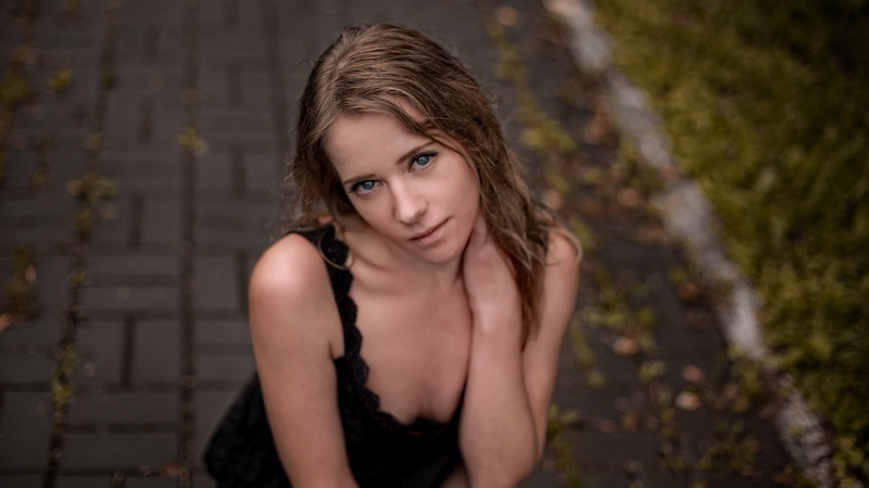 young adult, long hair, teenager, women, beauty, model, one person, hairstyle, looking at camera, focus on foreground, young women, beautiful people, beautiful woman