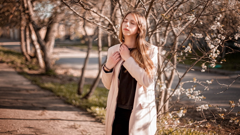outdoors, women, brunette, young adult, long hair, hair, plant, hairstyle, young women, 720P, tree, women outdoors, model, nature, coats, white coat, beauty