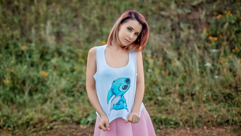 eyeliner, Ombre Hair, pink clothing, white clothing, dyed hair, nature, makeup, women, eyeshadow, straight hair, 720P, shoulder length hair, tank top