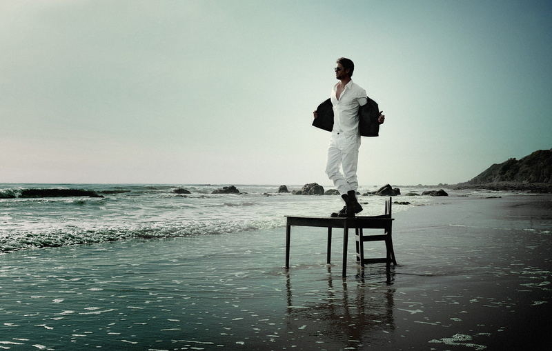 actor, Yu Tsai, Chris Hemsworth, costume, Flaunt, is, coast, on the table, stones, in white, sand, journal, sea, glasses, beach, boots, photographer, 1080P