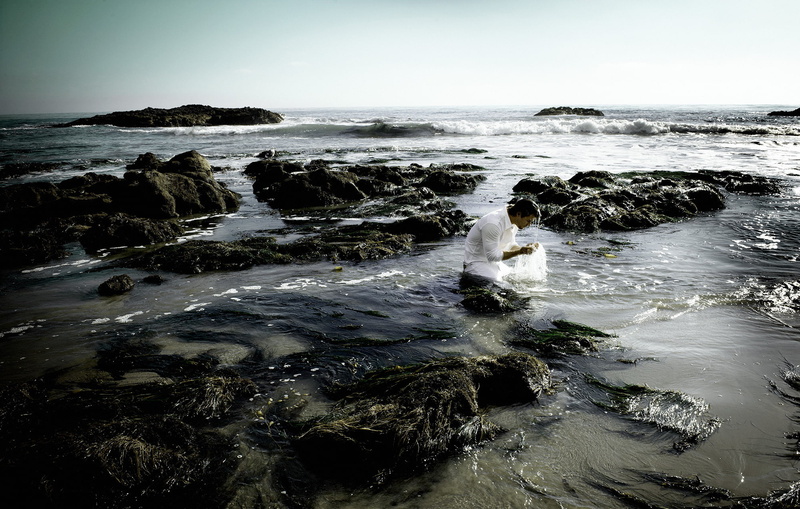 shore, 1080P, actor, Flaunt, in the water, in white, photographer, surf, journal, Yu Tsai, splashing, costume, wet, sea, Chris Hemsworth
